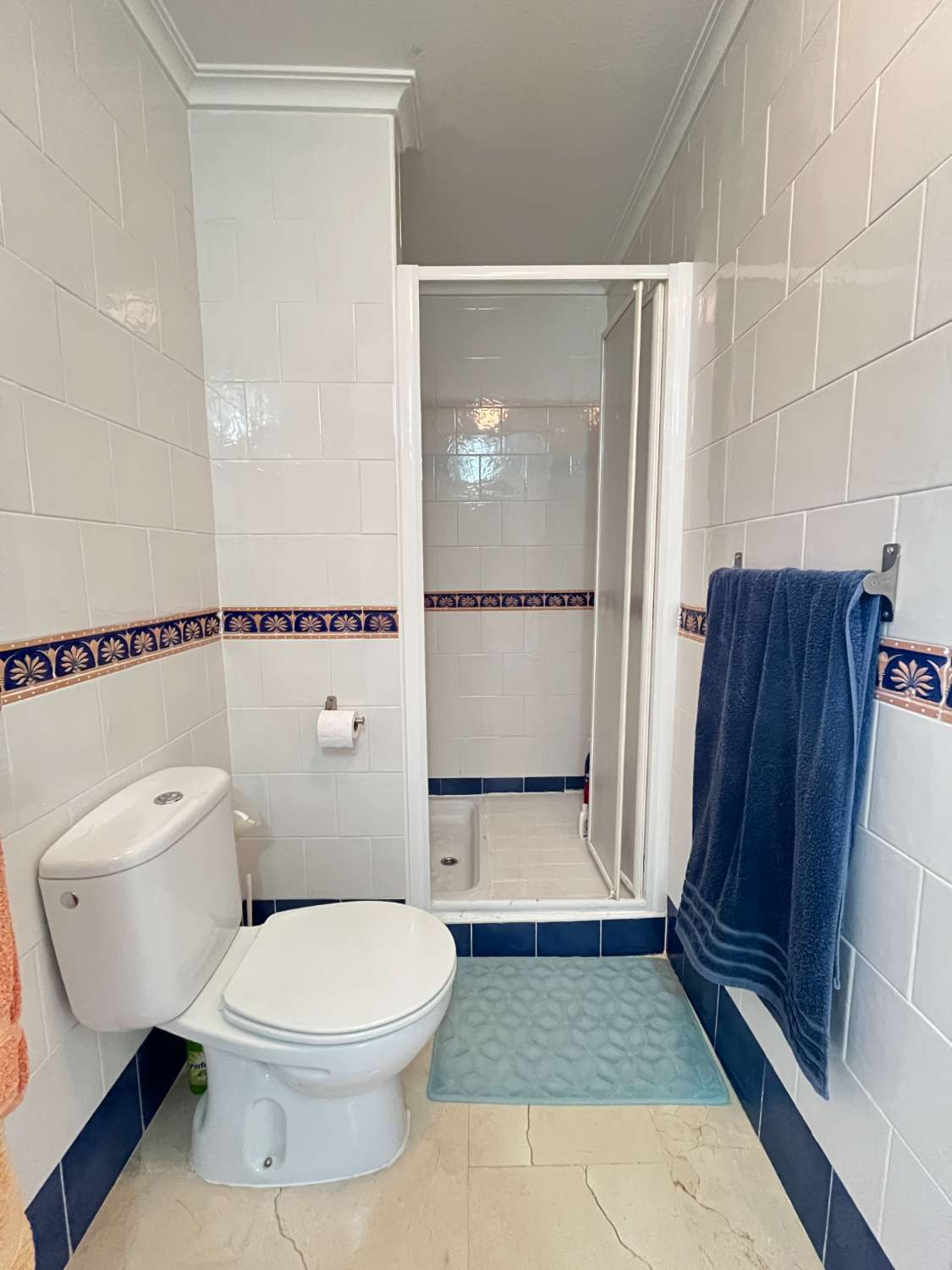 Apartamento de 2 dormitorios y 2 baños con piscina comunitaria y vistas al mar