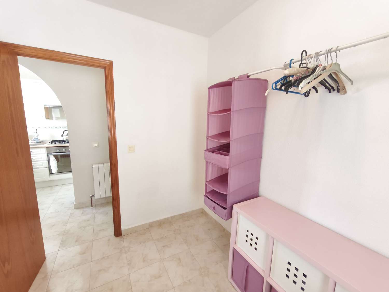 C-1186. Preciosa villa independiente con piscina privada y garaje.