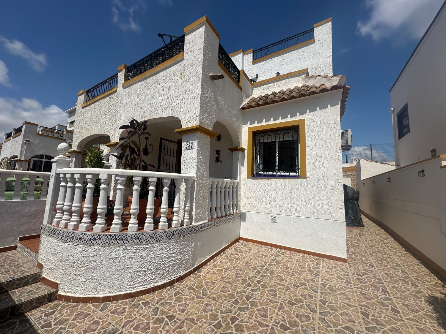 Casa adosada de 3 dormitorios 2 baños en los altos, Orihuela costa