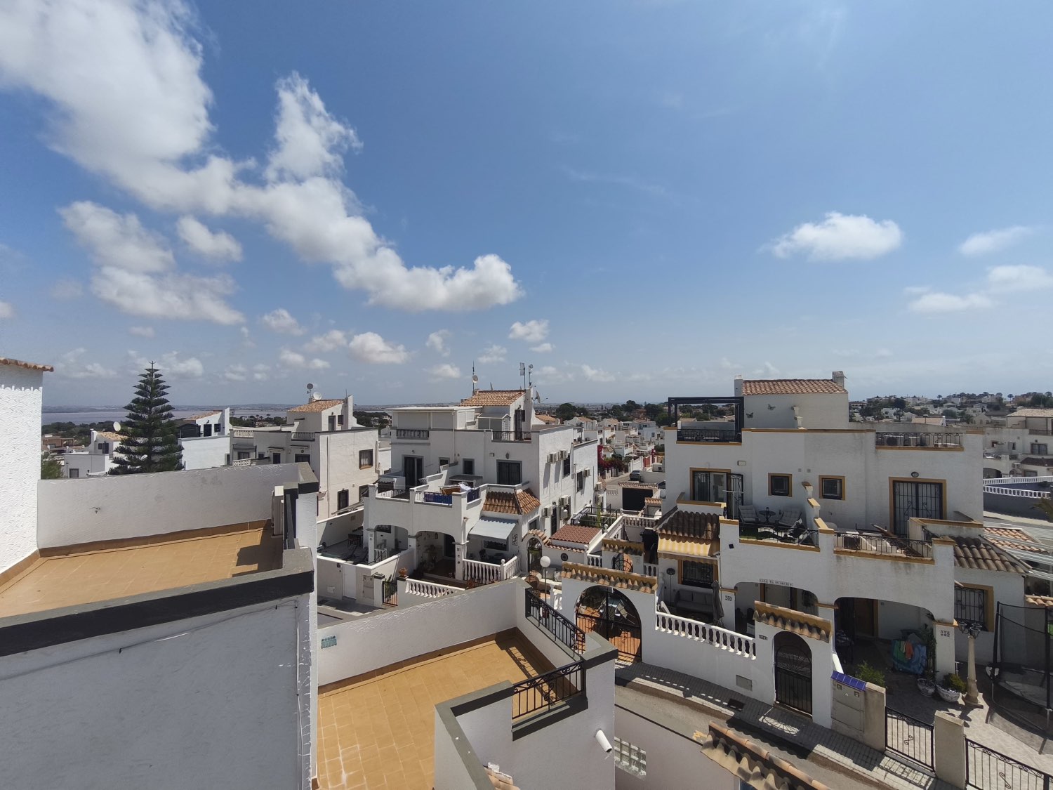 Casa adosada de 3 dormitorios 2 baños en los altos, Orihuela costa