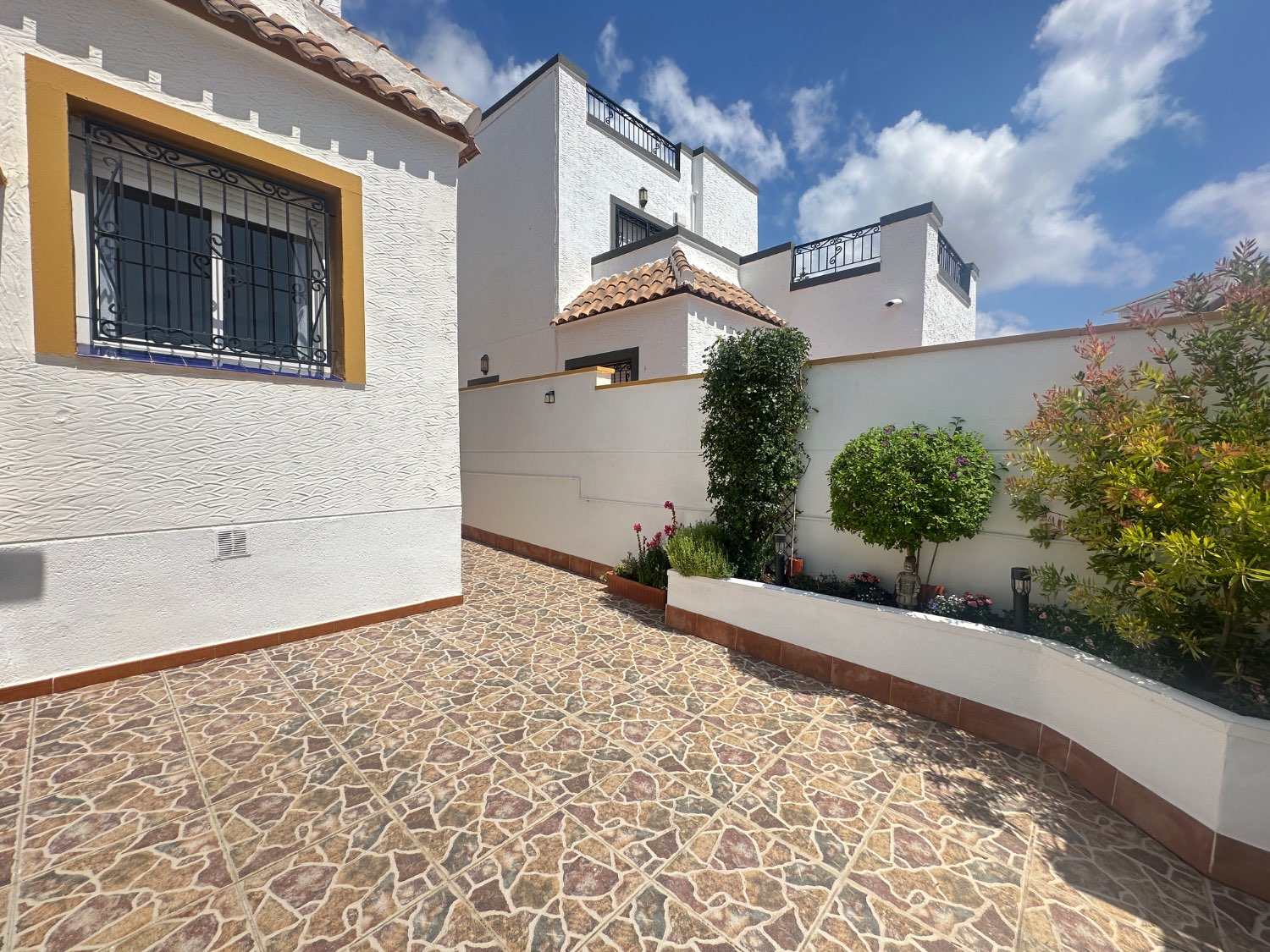 Casa adosada de 3 dormitorios 2 baños en los altos, Orihuela costa