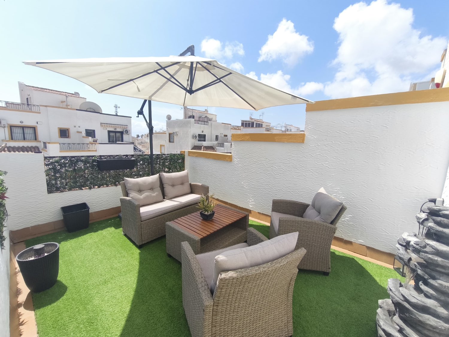 Casa adosada de 3 dormitorios 2 baños en los altos, Orihuela costa