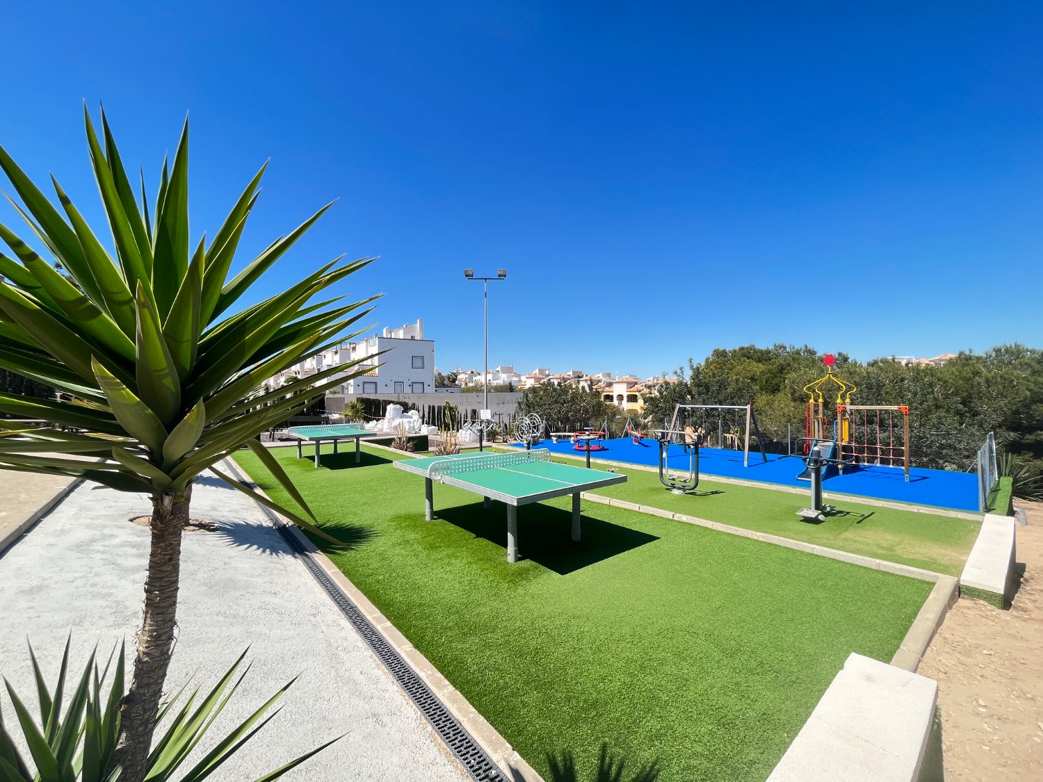 Casa adosada de 3 dormitorios 2 baños en los altos, Orihuela costa