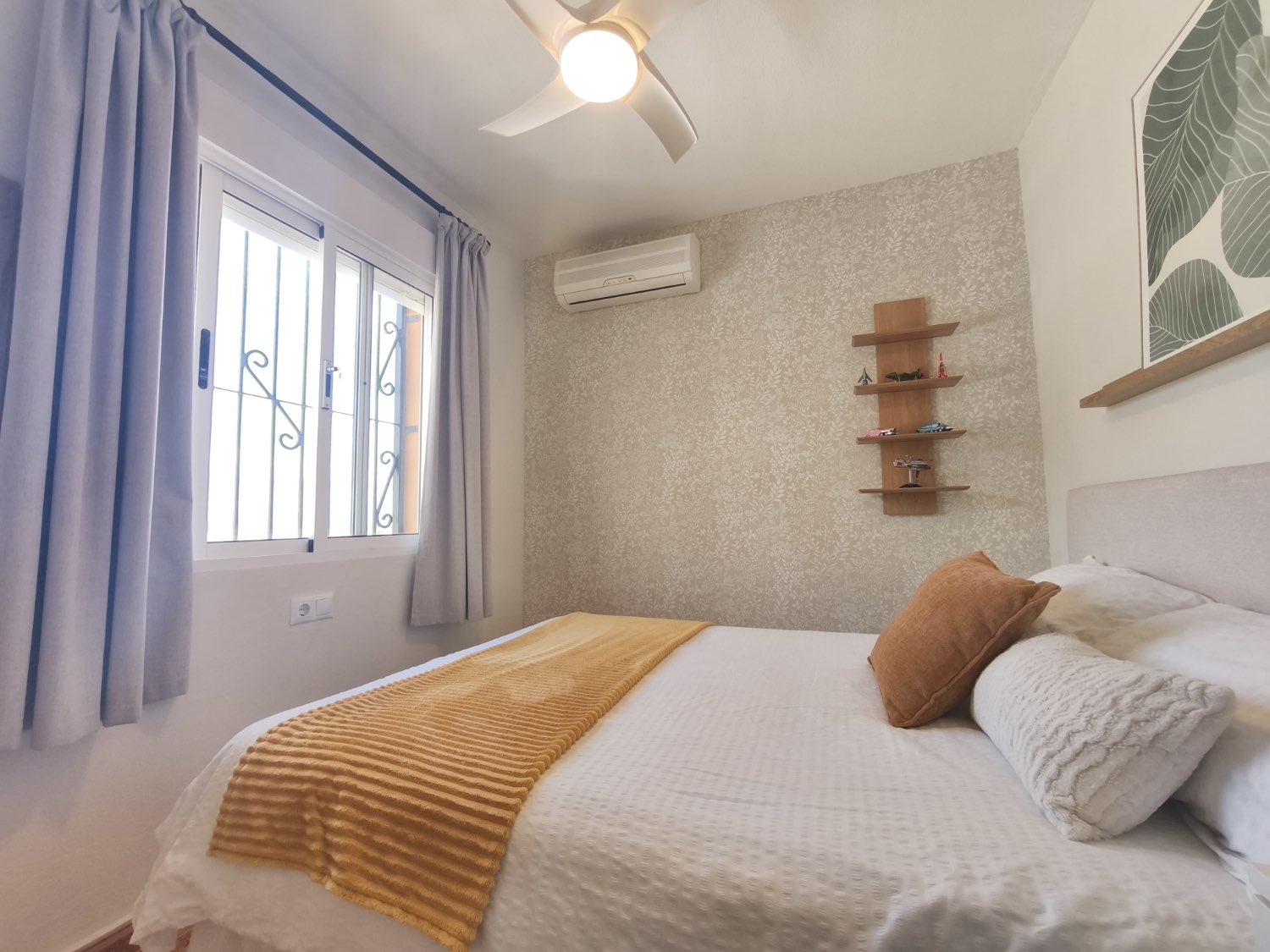 Casa adosada de 3 dormitorios 2 baños en los altos, Orihuela costa