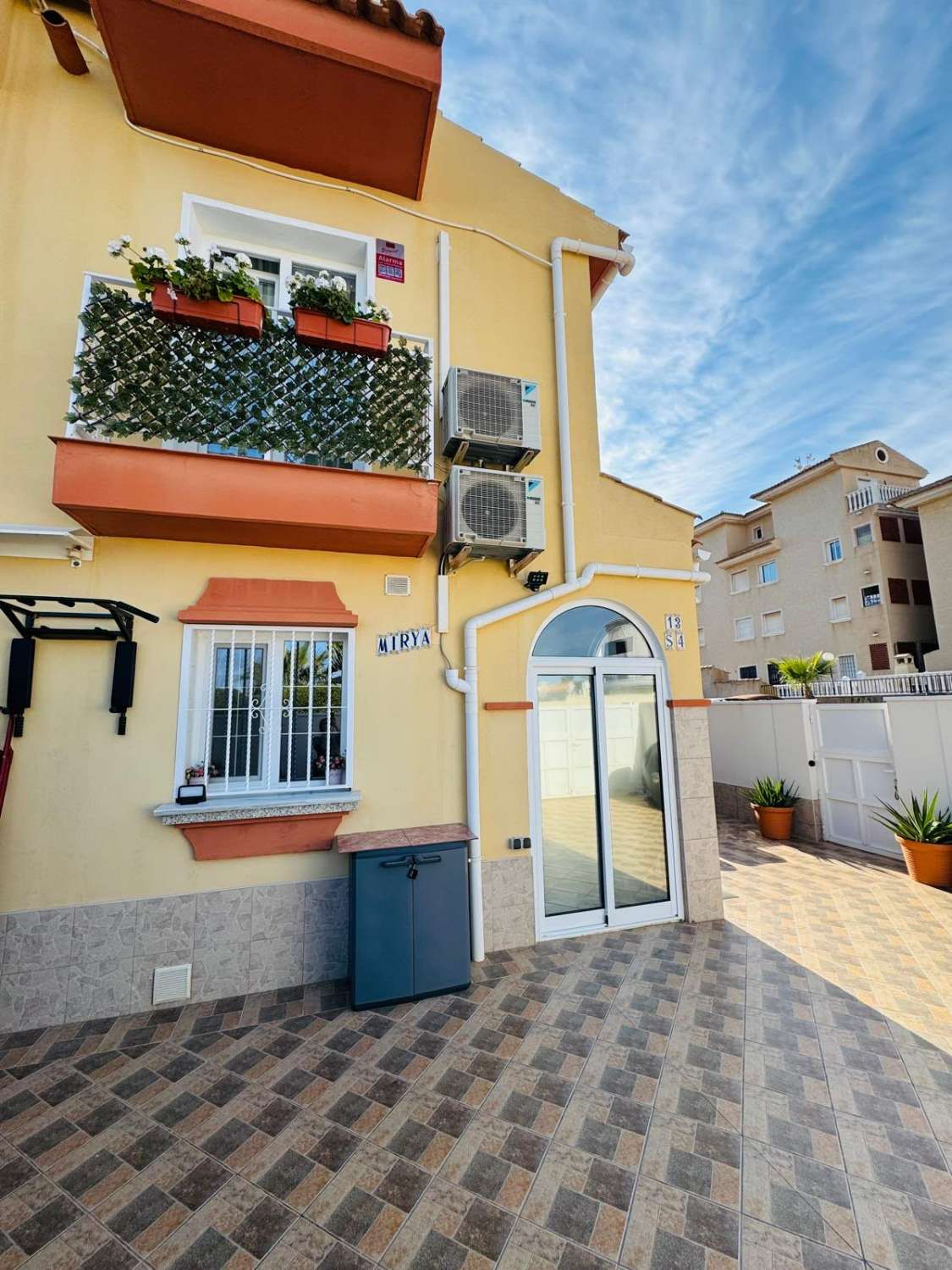 Preciosa casa de esquina de 3 habitaciones