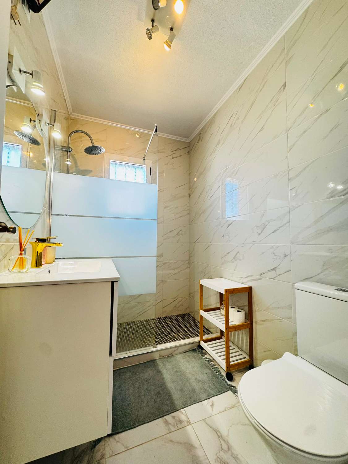 Casa de 3 dormitorios con solarium privado y piscina comunitaria