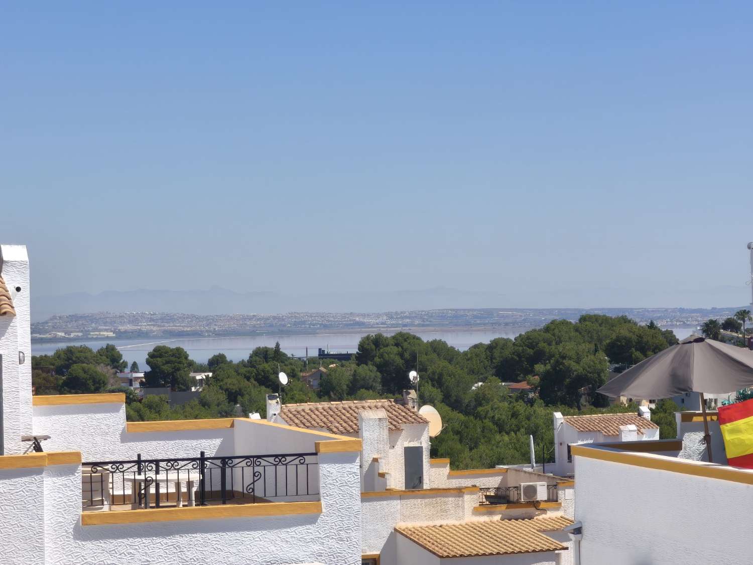 Casa de 3 dormitorios con solarium privado y piscina comunitaria