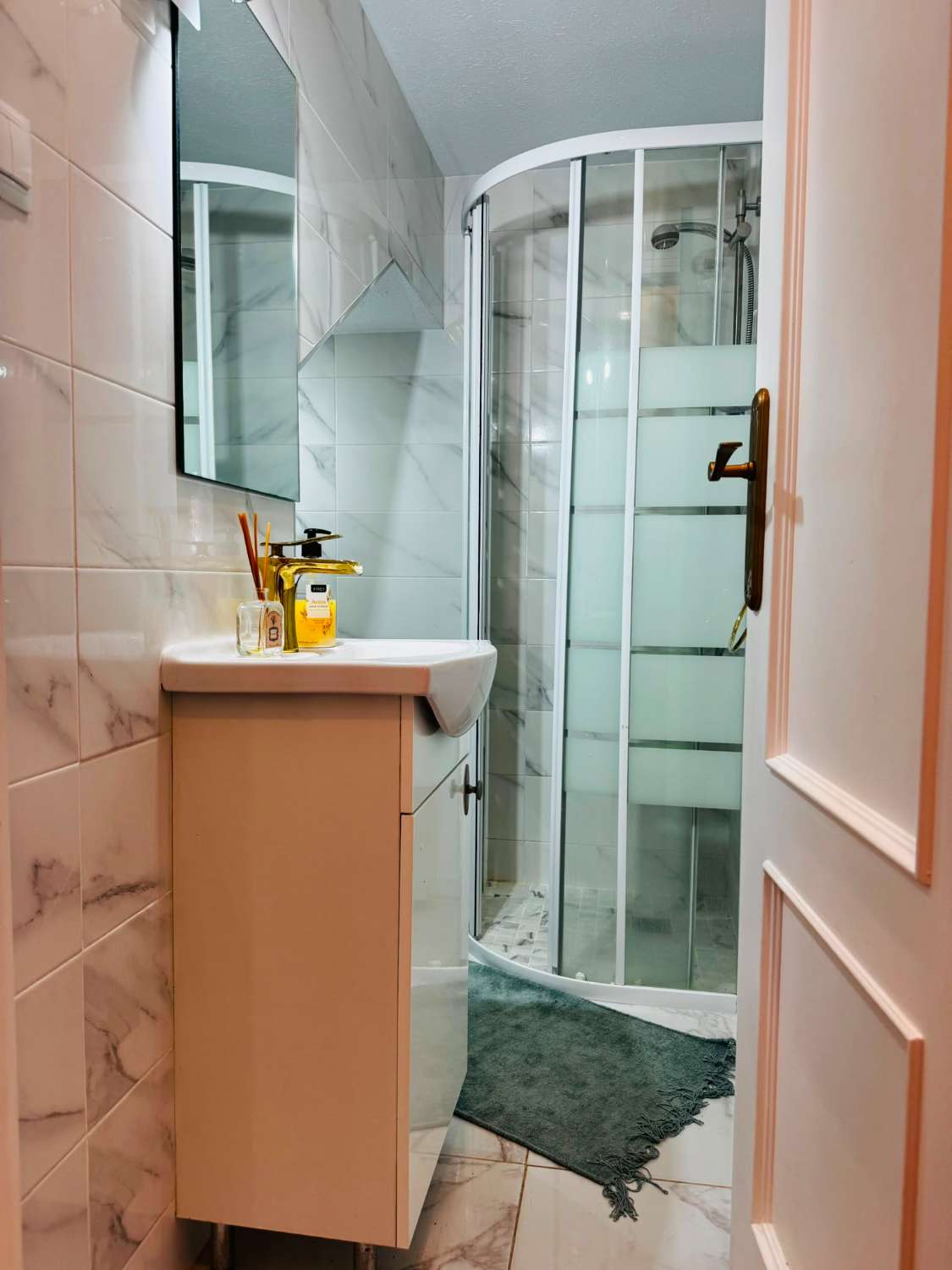 Casa de 3 dormitorios con solarium privado y piscina comunitaria