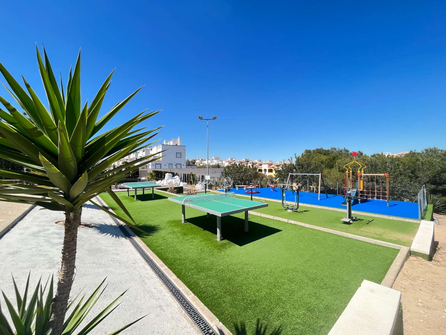 3-værelses hus med privat solarium og fælles pool