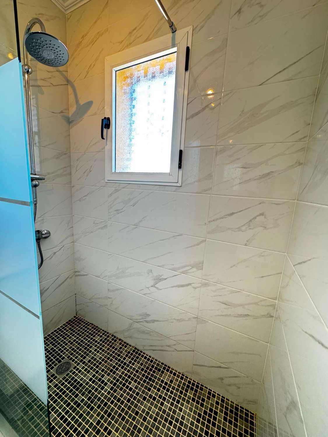 Casa de 3 dormitorios con solarium privado y piscina comunitaria