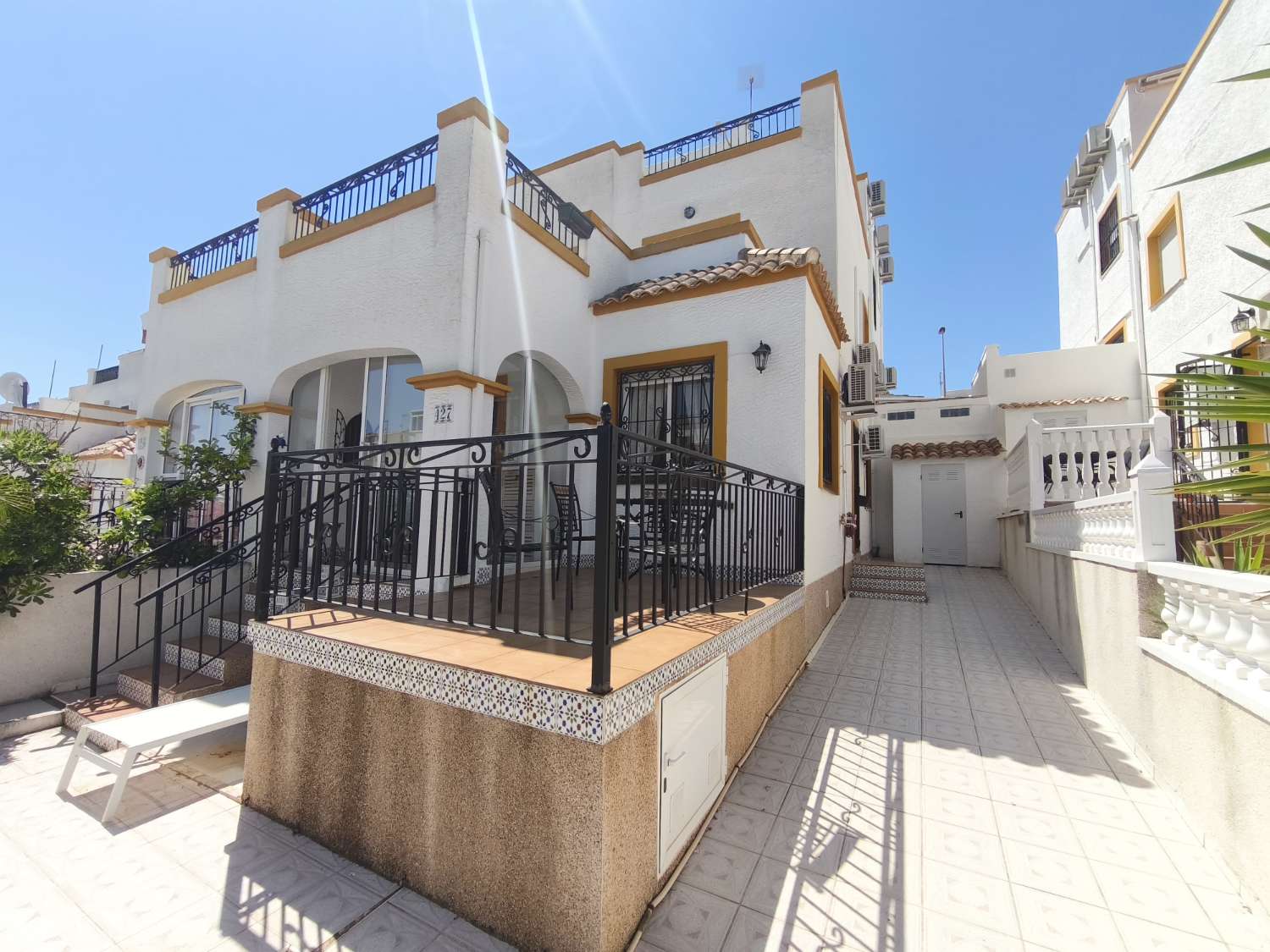 Casa de 3 dormitorios con solarium privado y piscina comunitaria