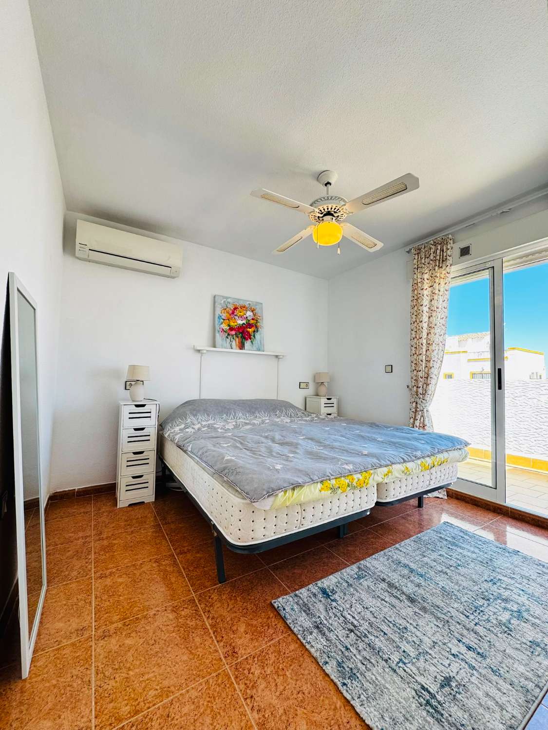 Casa de 3 dormitorios con solarium privado y piscina comunitaria