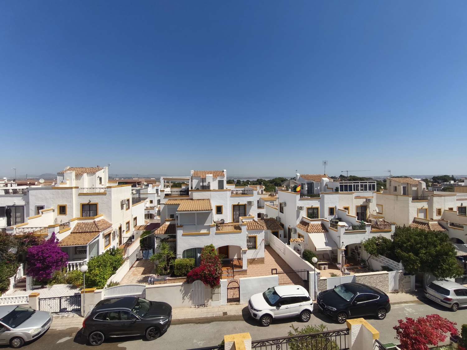 Casa de 3 dormitorios con solarium privado y piscina comunitaria