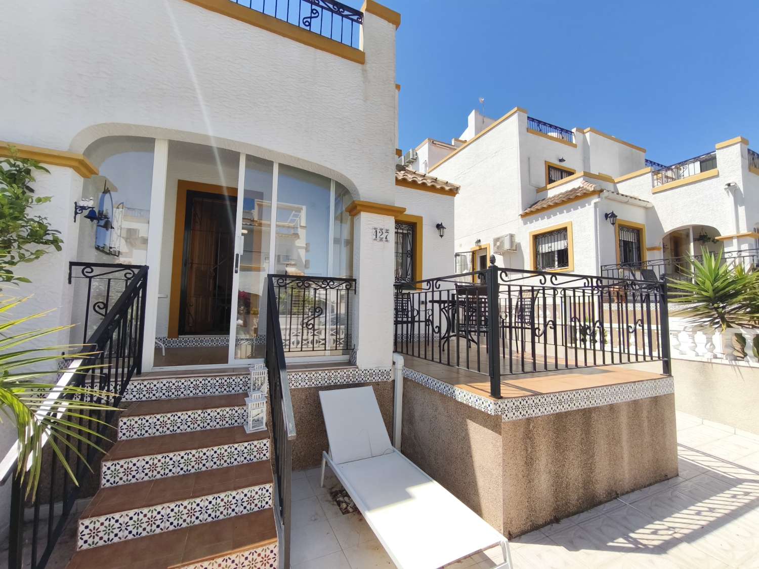 Casa de 3 dormitorios con solarium privado y piscina comunitaria