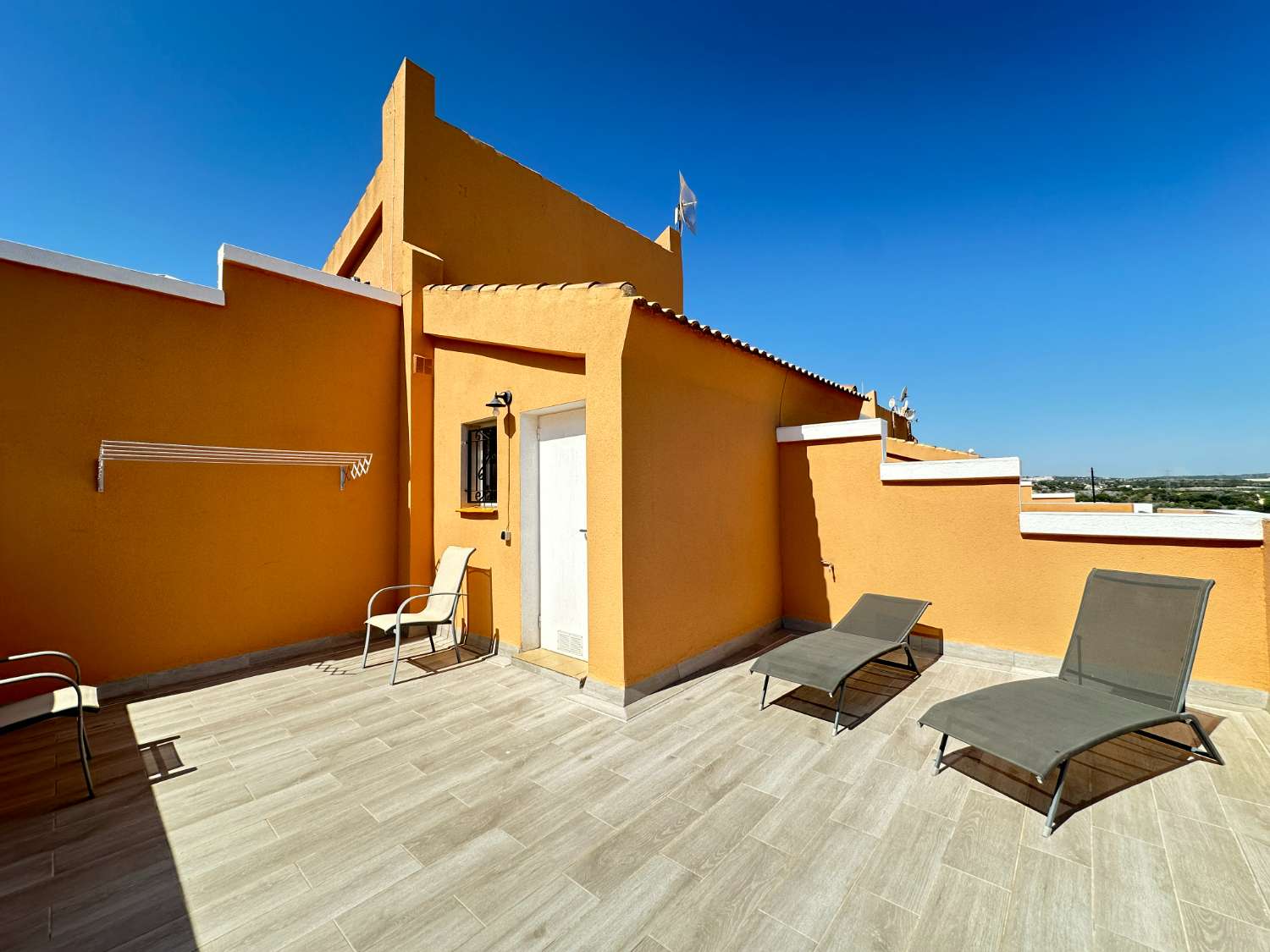 Espectacular vivienda tipo duplex con 3 dormitorios y 2 baños
