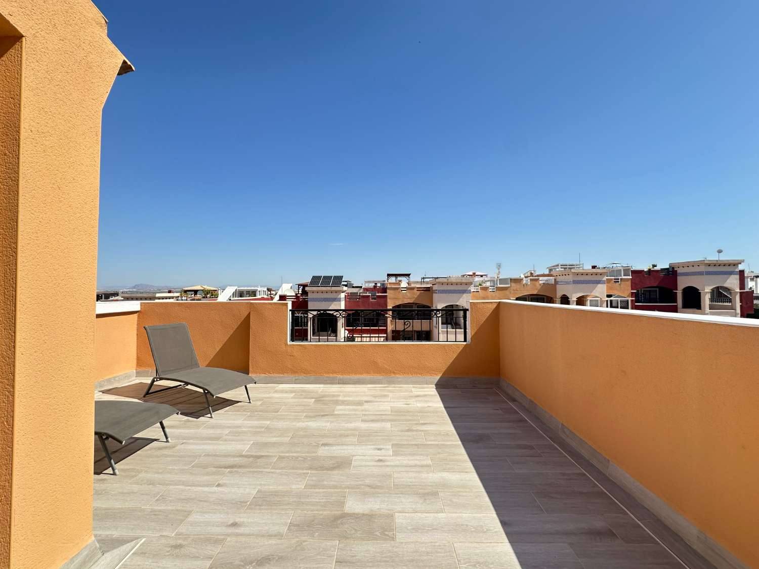 Espectacular vivienda tipo duplex con 3 dormitorios y 2 baños