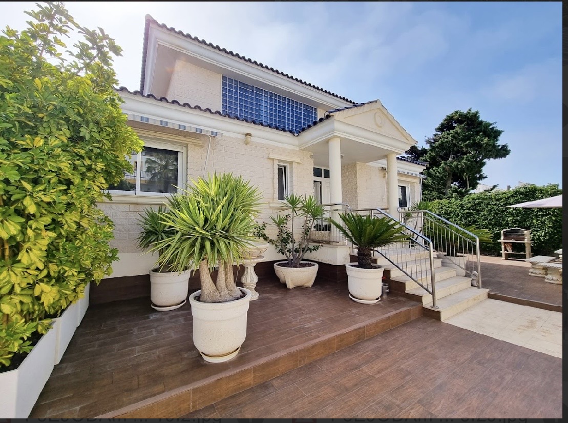 Impresionante villa de 790m2