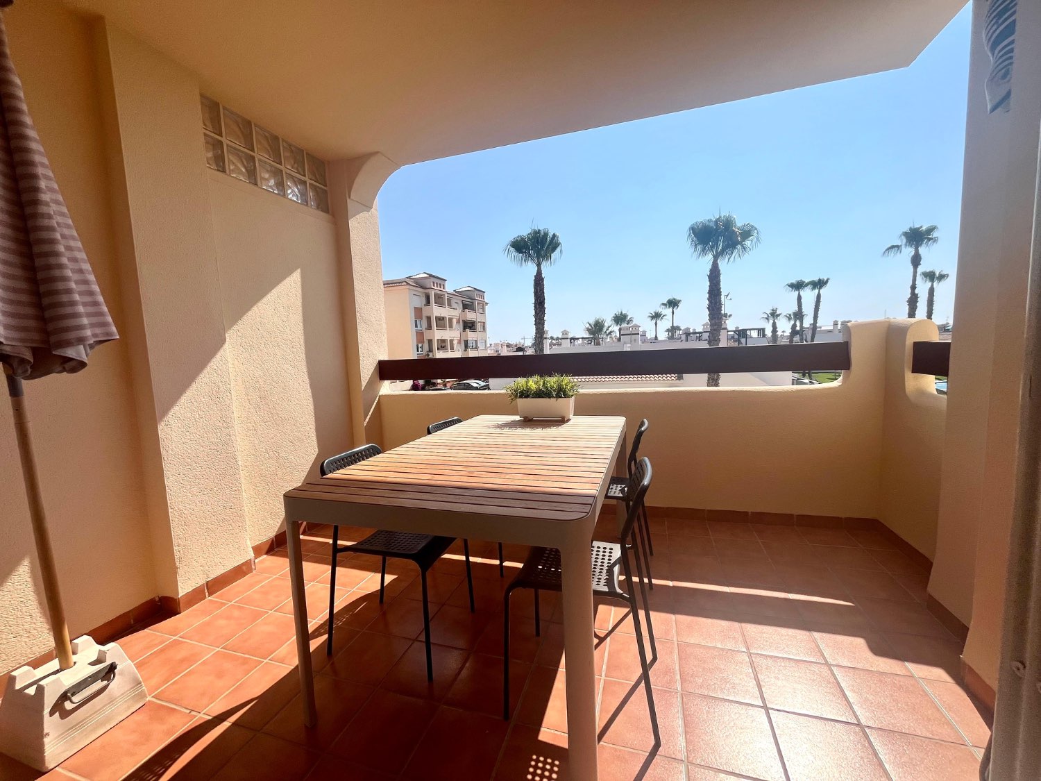 Apartamento en la primera planta con 2 dormitorios, 2 baños en Los Ángeles, Florida