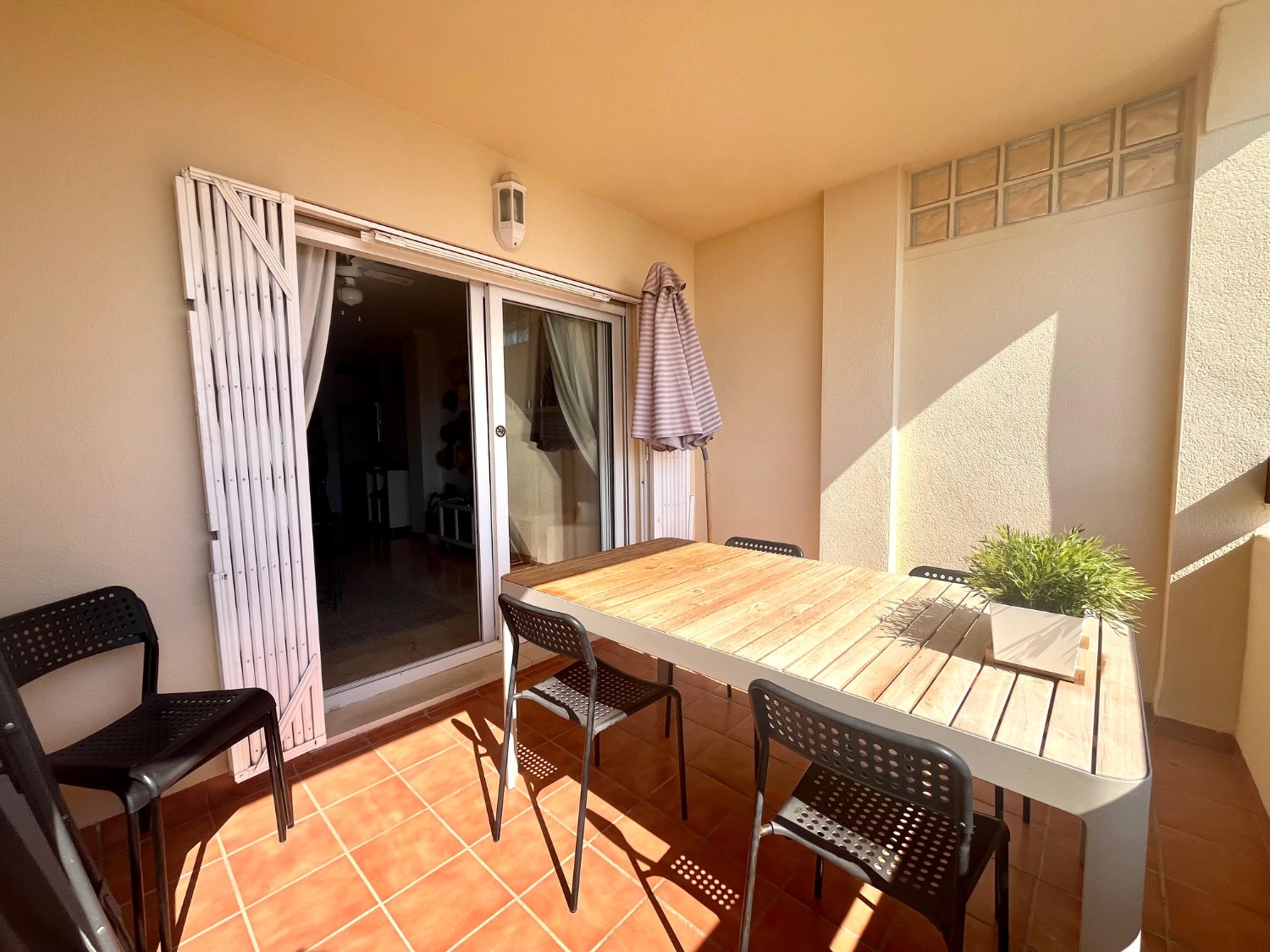 Apartamento en la primera planta con 2 dormitorios, 2 baños en Los Ángeles, Florida