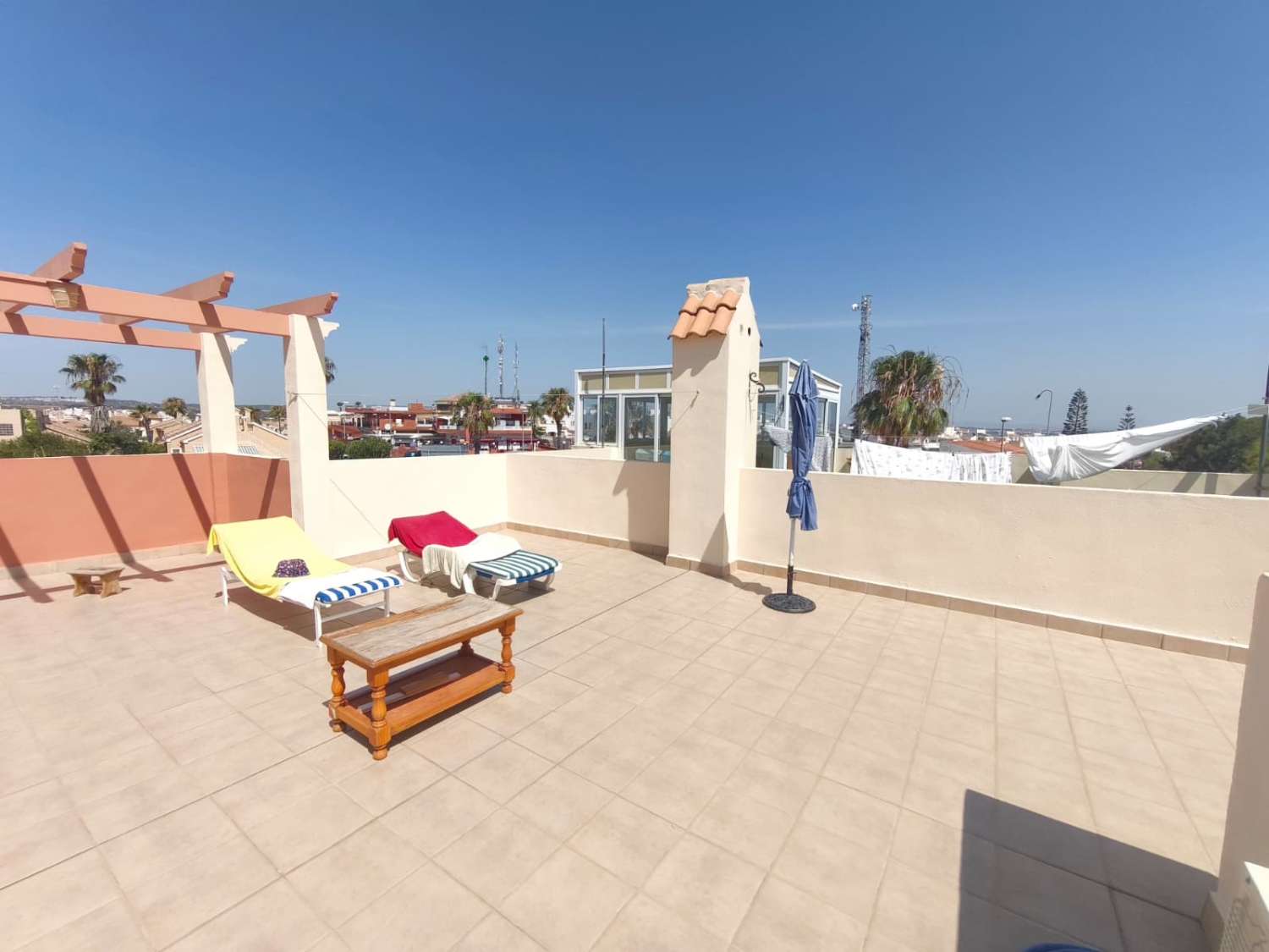 Fantástico apartamento en planta alta con 2 dormitorios