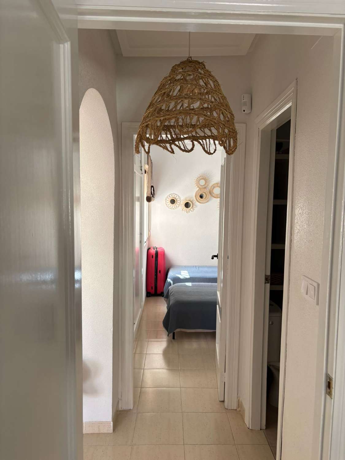 Magnífico apartamento de 2 dormitorios, 1 baño, 1 piscina comunitaria y 1 solárium excepcional en Orihuela Costa (La Florida).