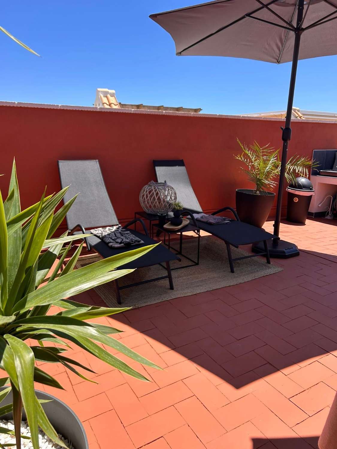Magnífico apartamento de 2 dormitorios, 1 baño, 1 piscina comunitaria y 1 solárium excepcional en Orihuela Costa (La Florida).