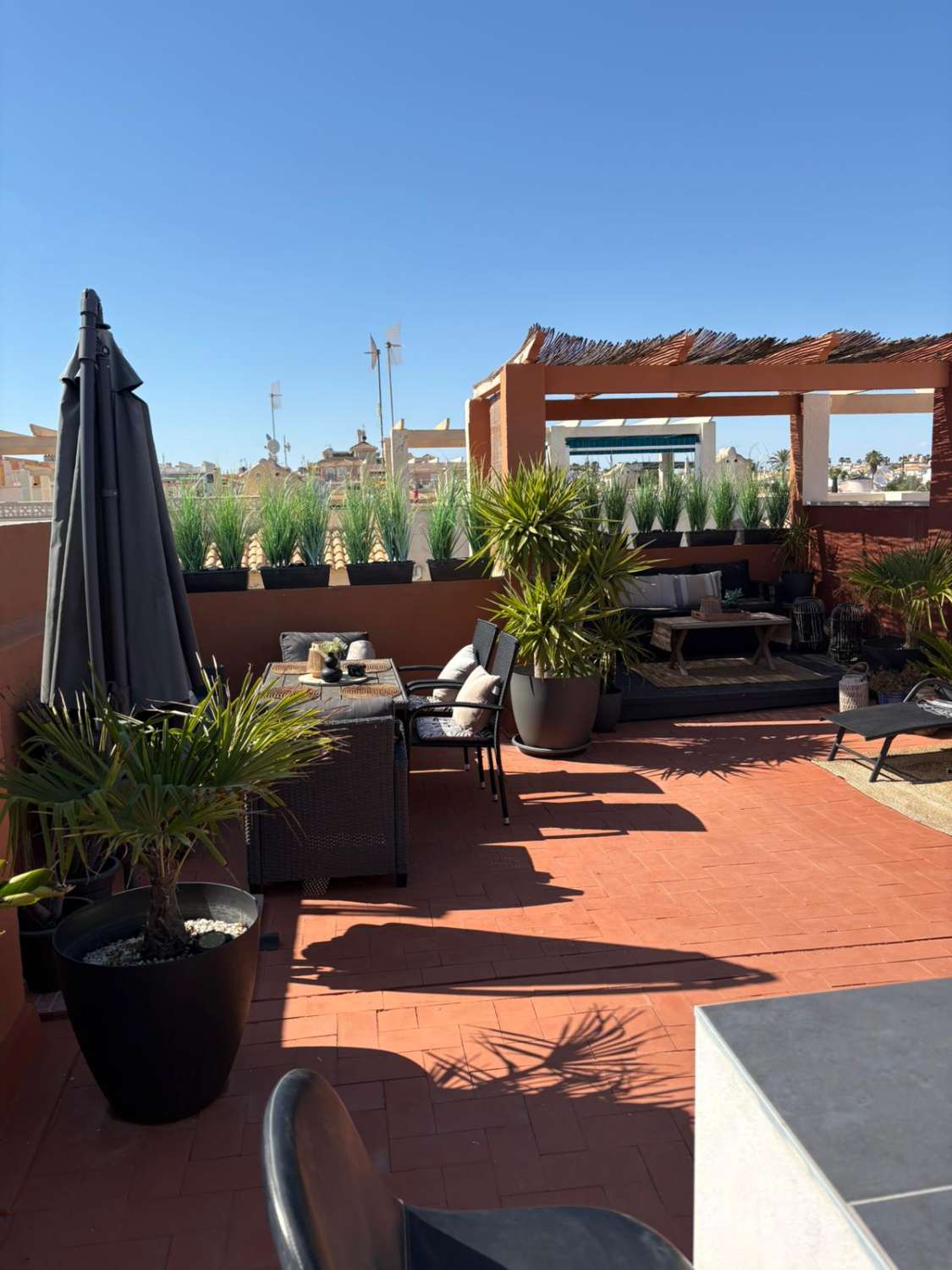 Magnífico apartamento de 2 dormitorios, 1 baño, 1 piscina comunitaria y 1 solárium excepcional en Orihuela Costa (La Florida).