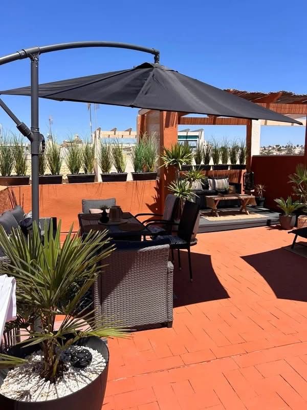Magnífico apartamento de 2 dormitorios, 1 baño, 1 piscina comunitaria y 1 solárium excepcional en Orihuela Costa (La Florida).