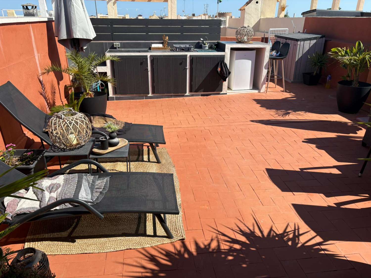 Magnífico apartamento de 2 dormitorios, 1 baño, 1 piscina comunitaria y 1 solárium excepcional en Orihuela Costa (La Florida).