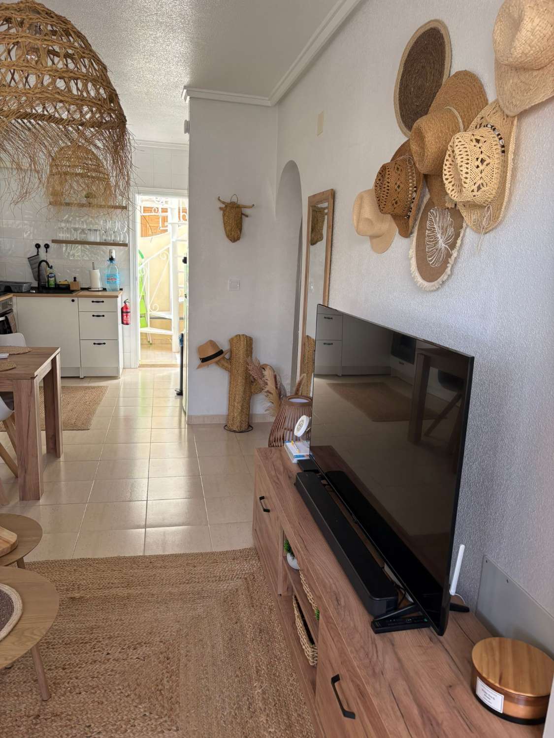 Magnífico apartamento de 2 dormitorios, 1 baño, 1 piscina comunitaria y 1 solárium excepcional en Orihuela Costa (La Florida).