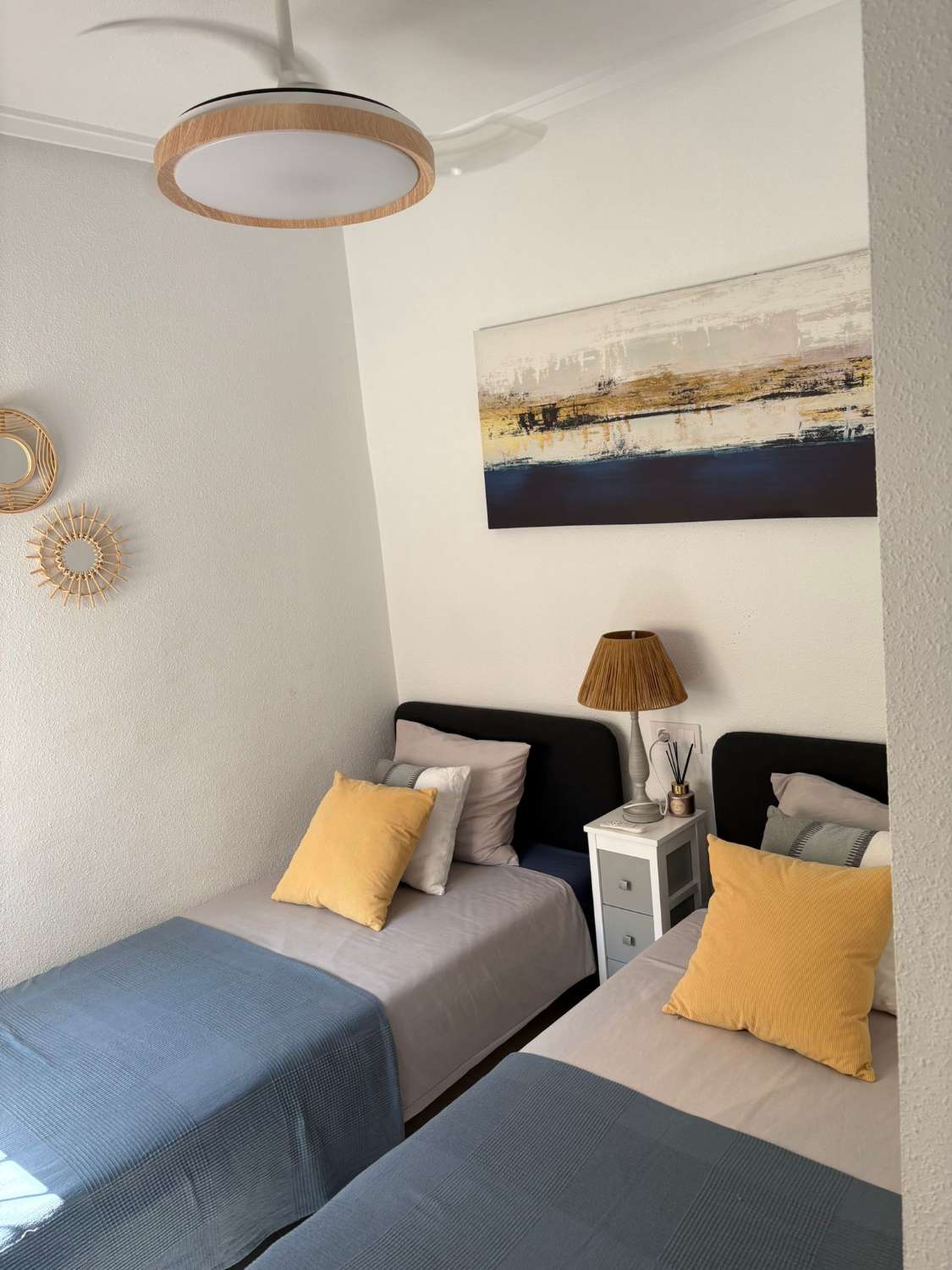 Magnífico apartamento de 2 dormitorios, 1 baño, 1 piscina comunitaria y 1 solárium excepcional en Orihuela Costa (La Florida).