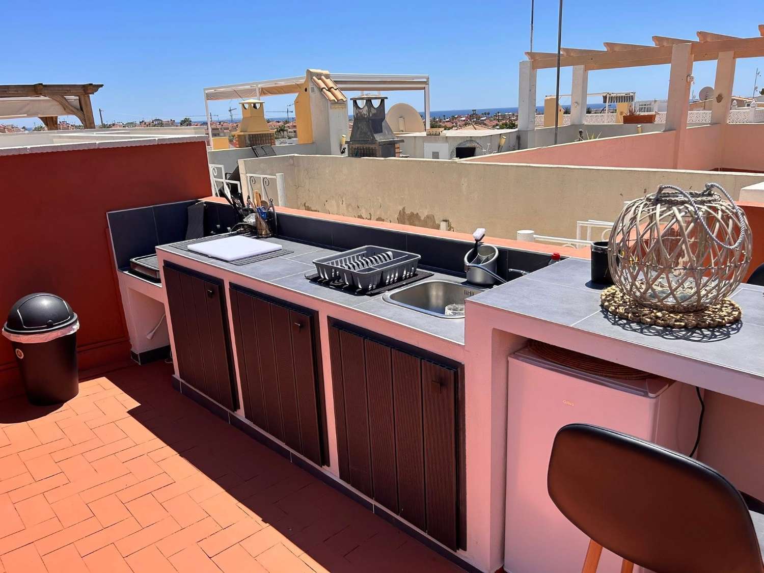 Magnífico apartamento de 2 dormitorios, 1 baño, 1 piscina comunitaria y 1 solárium excepcional en Orihuela Costa (La Florida).
