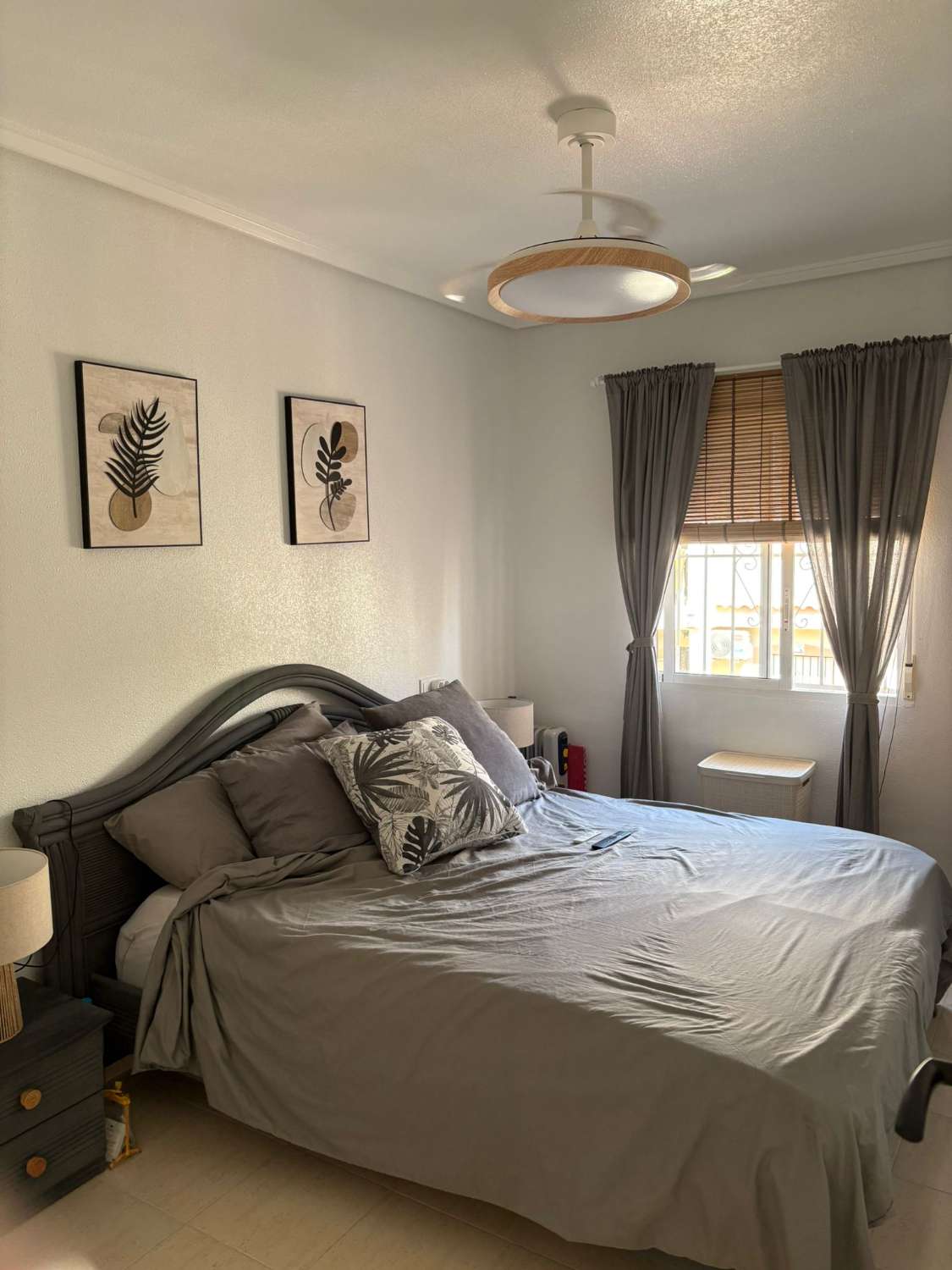 Magnífico apartamento de 2 dormitorios, 1 baño, 1 piscina comunitaria y 1 solárium excepcional en Orihuela Costa (La Florida).