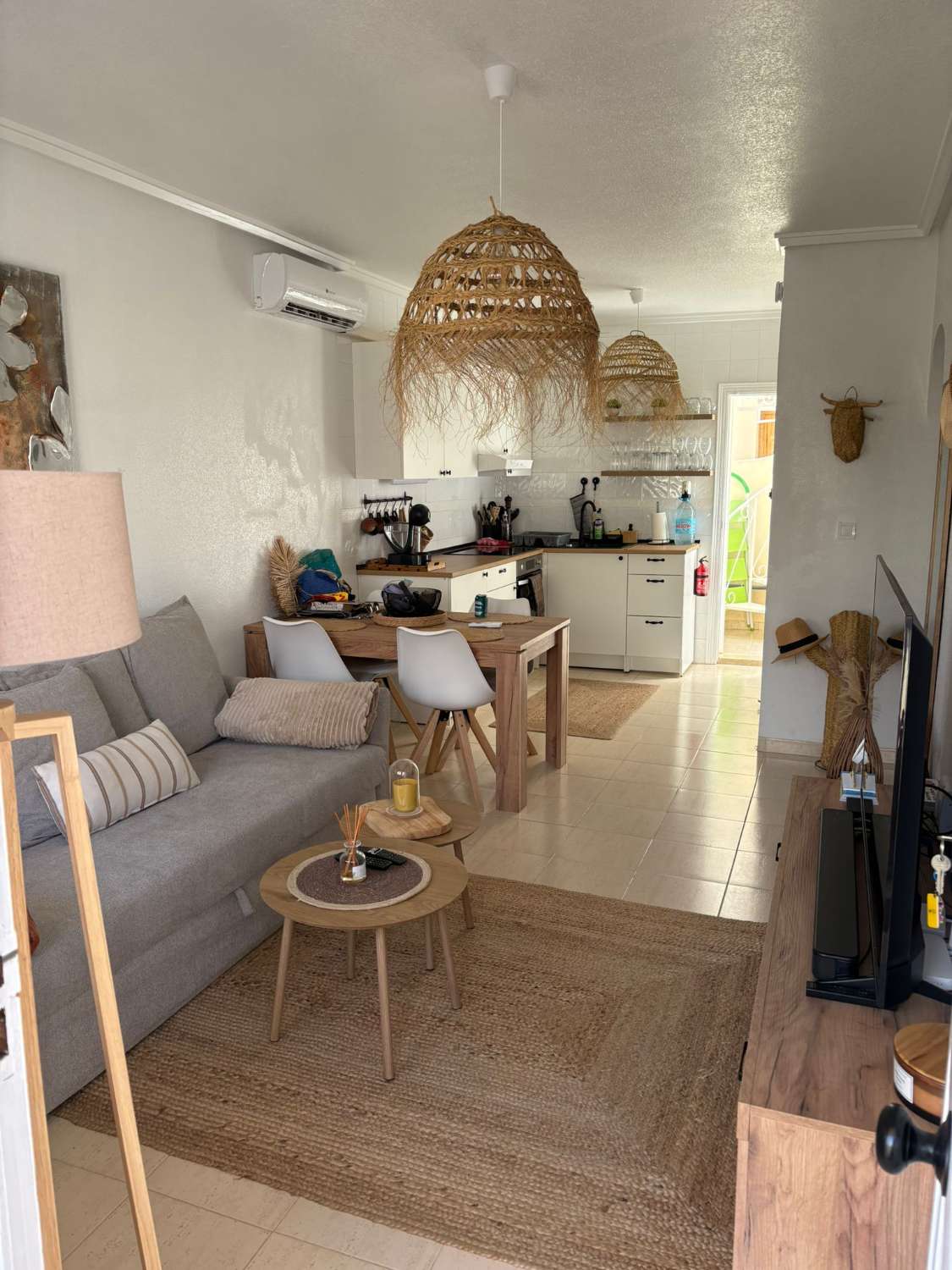 Magnífico apartamento de 2 dormitorios, 1 baño, 1 piscina comunitaria y 1 solárium excepcional en Orihuela Costa (La Florida).