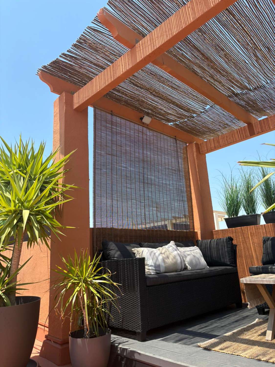 Magnífico apartamento de 2 dormitorios, 1 baño, 1 piscina comunitaria y 1 solárium excepcional en Orihuela Costa (La Florida).