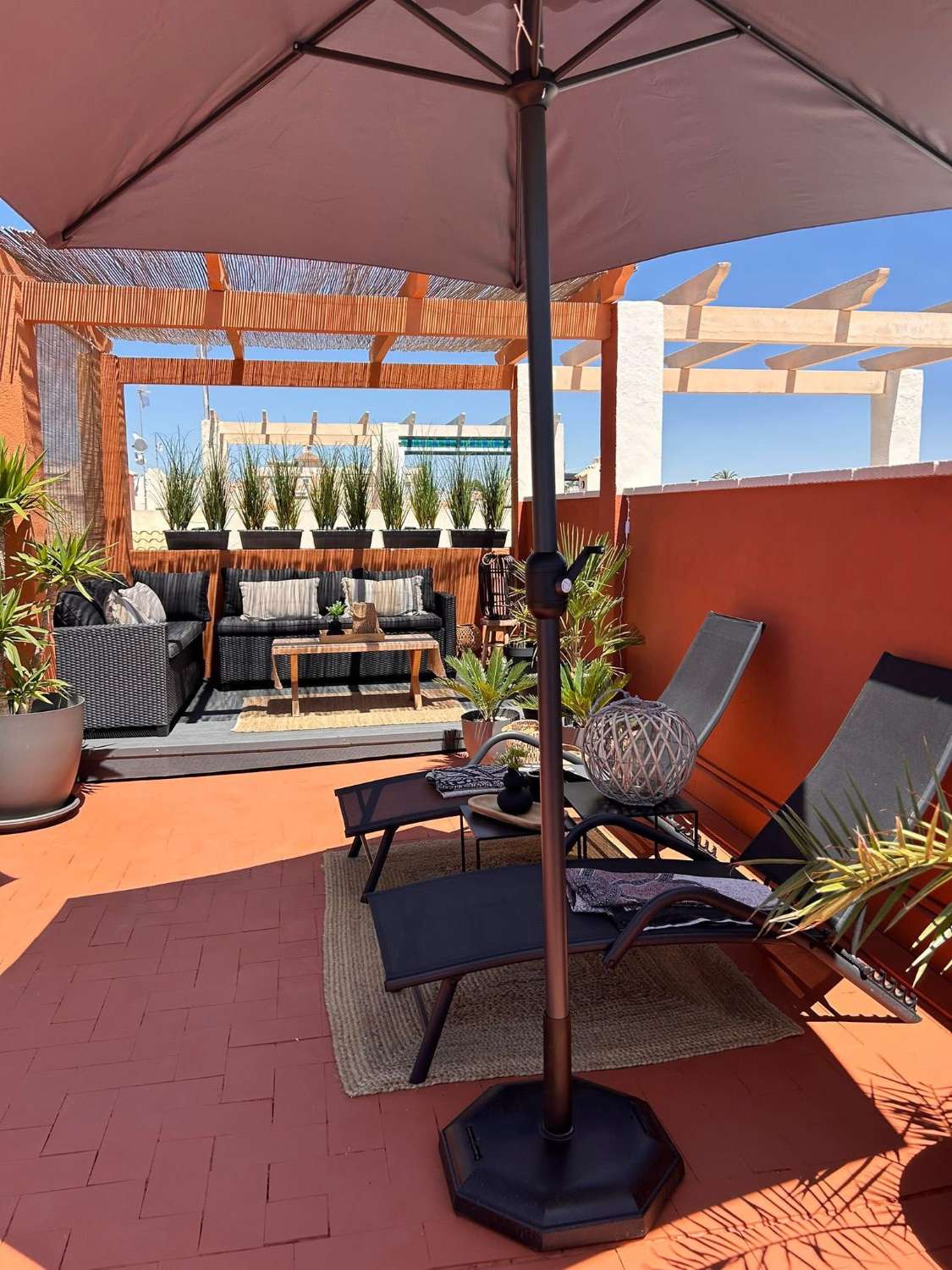 Magnífico apartamento de 2 dormitorios, 1 baño, 1 piscina comunitaria y 1 solárium excepcional en Orihuela Costa (La Florida).