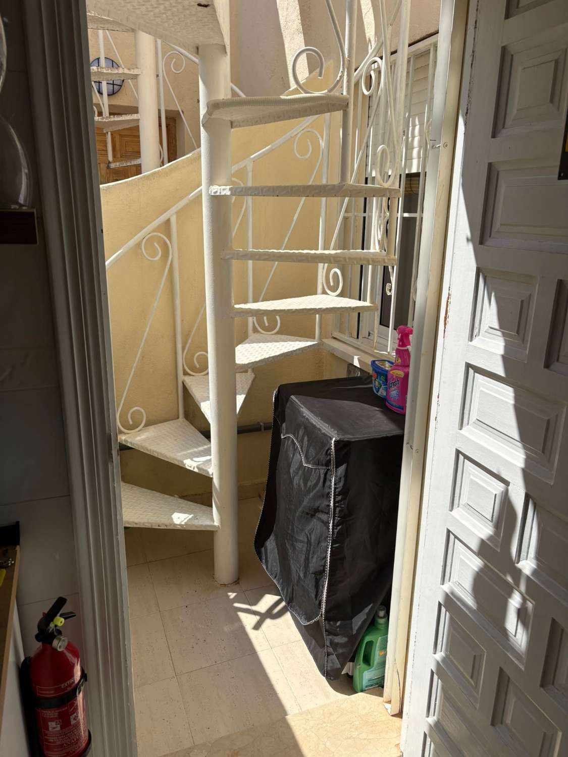 Magnífico apartamento de 2 dormitorios, 1 baño, 1 piscina comunitaria y 1 solárium excepcional en Orihuela Costa (La Florida).