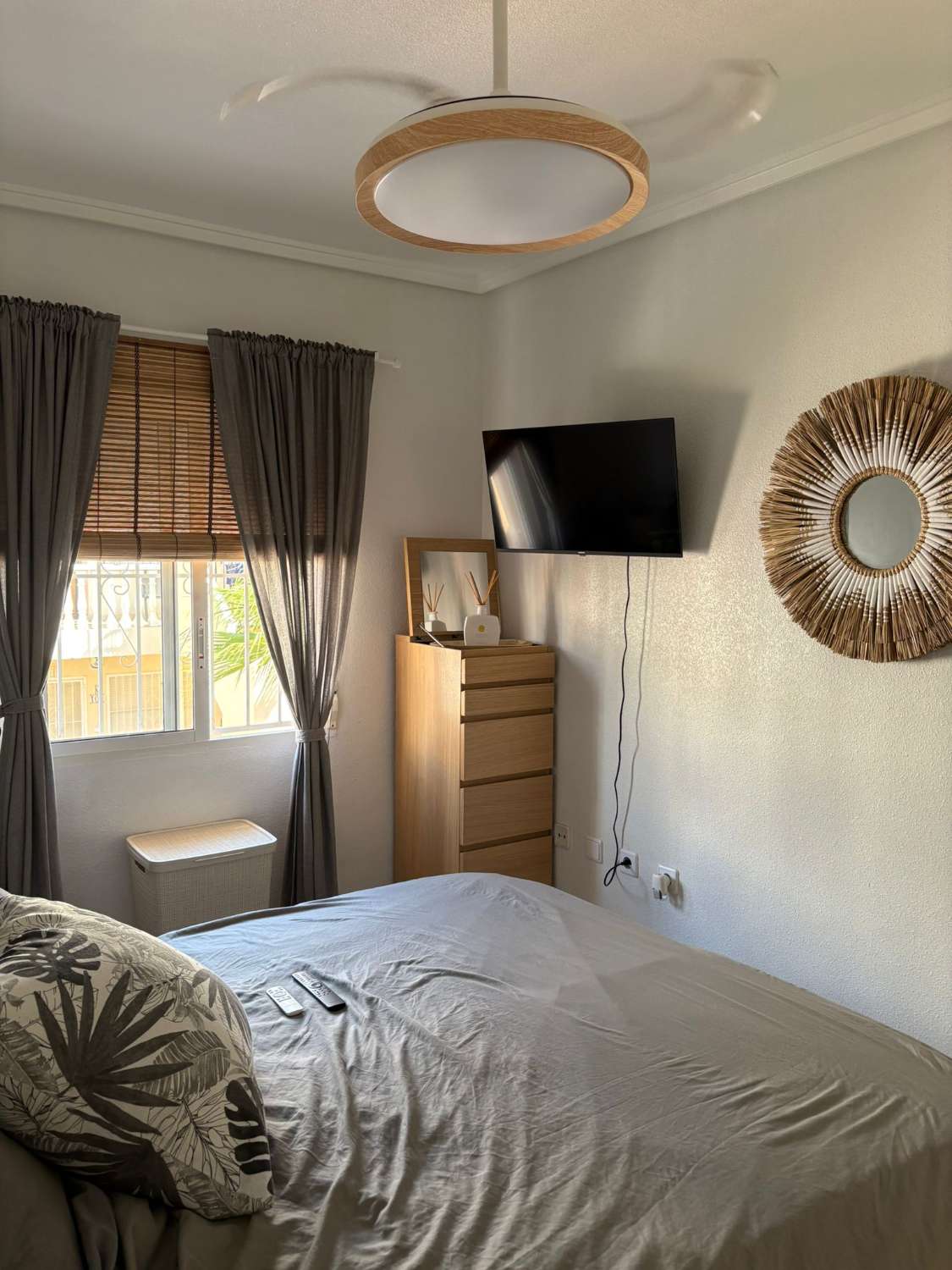 Magnífico apartamento de 2 dormitorios, 1 baño, 1 piscina comunitaria y 1 solárium excepcional en Orihuela Costa (La Florida).