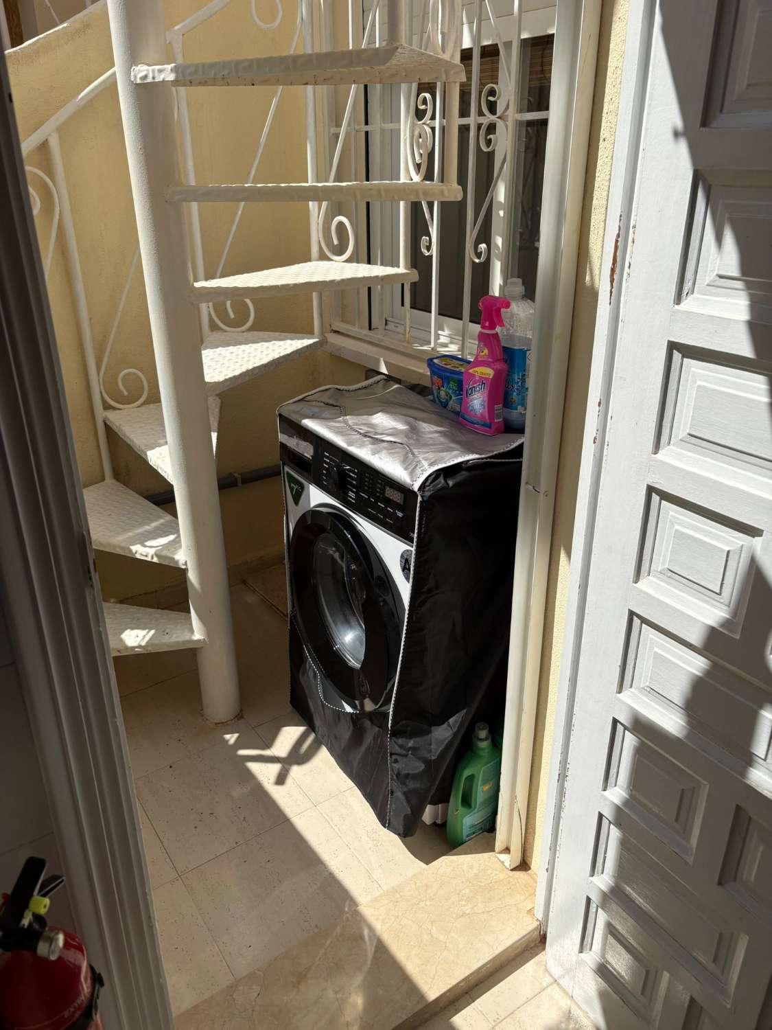 Magnífico apartamento de 2 dormitorios, 1 baño, 1 piscina comunitaria y 1 solárium excepcional en Orihuela Costa (La Florida).