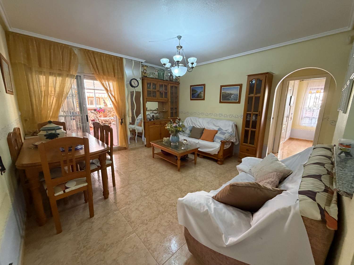 Amplio apartamento en planta baja con gran terraza, parking y trastero
