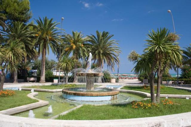 Amplio apartamento en planta baja con gran terraza, parking y trastero