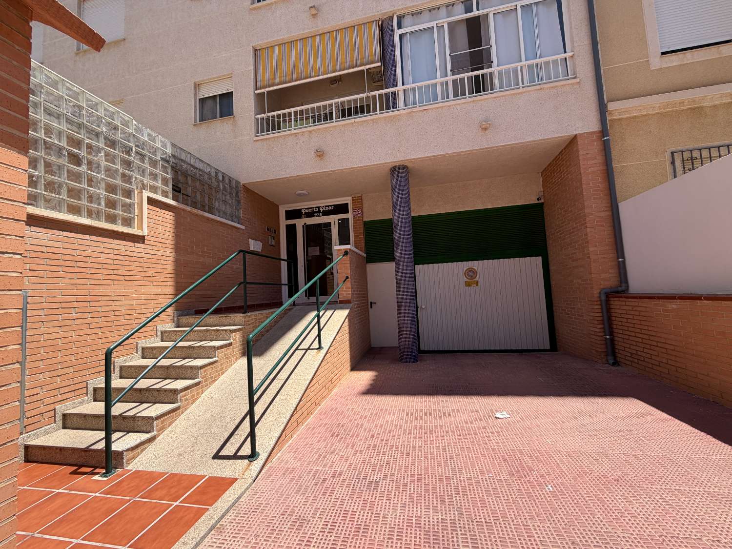 Amplio apartamento en planta baja con gran terraza, parking y trastero