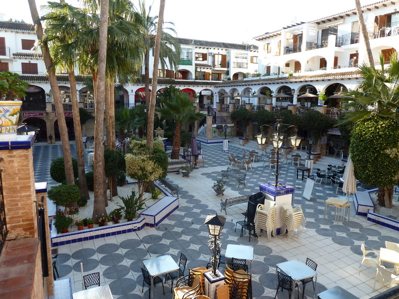 Dúplex independiente con 111 m² de jardín en Las Filipinas (Villamartín) | 3 dormitorios | Parking privado