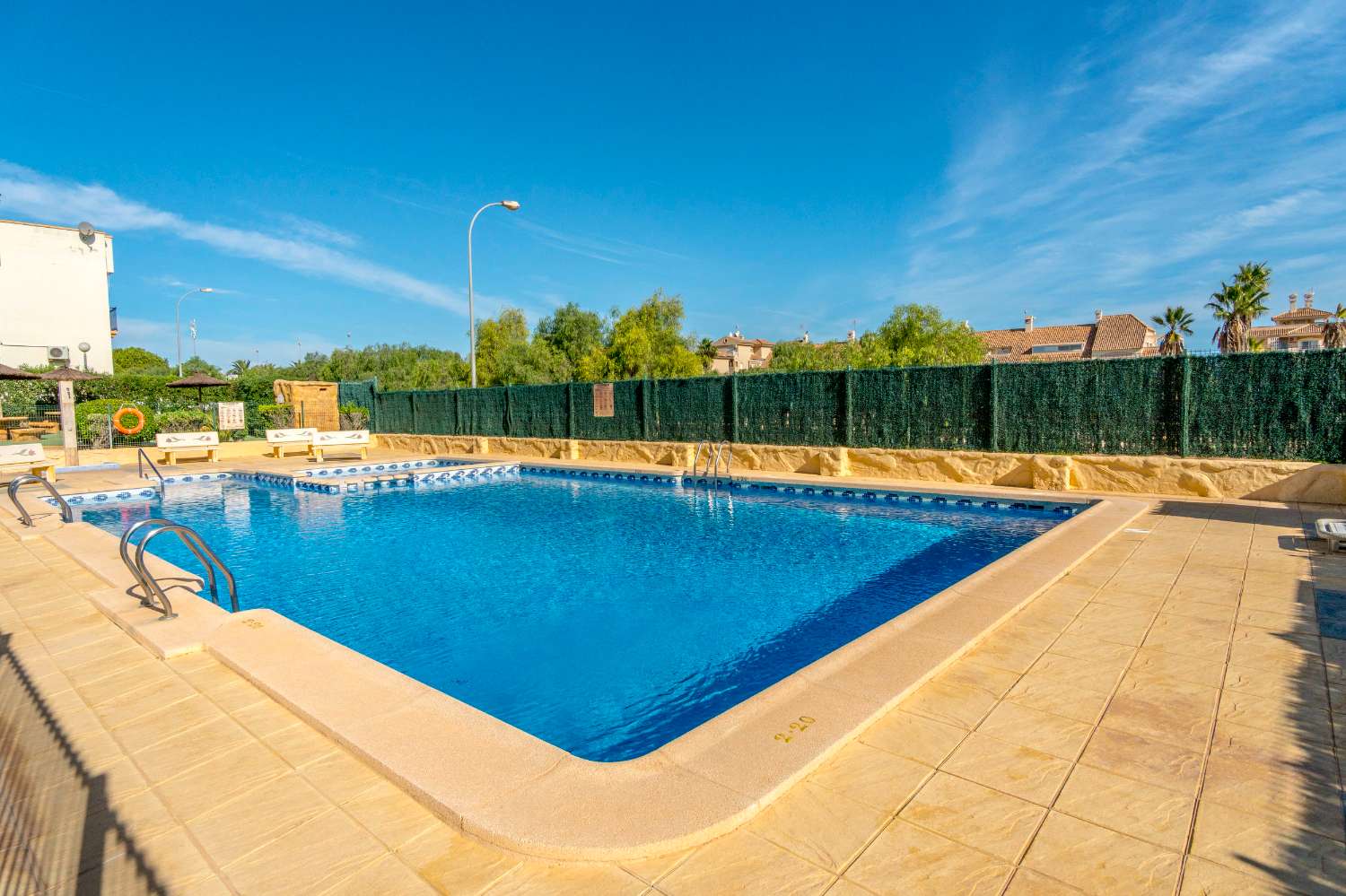 Preciosa Casa de 2 dormitorios con solárium y piscina comunitaria
