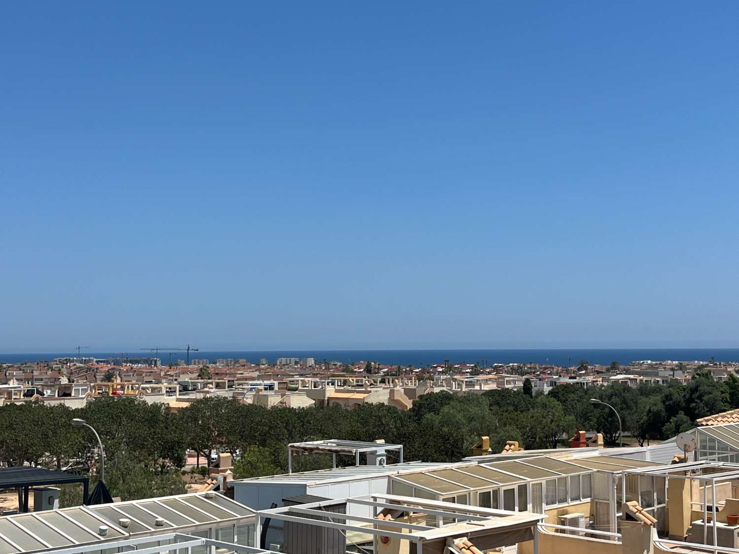 Preciosa Casa de 2 dormitorios con solárium y piscina comunitaria
