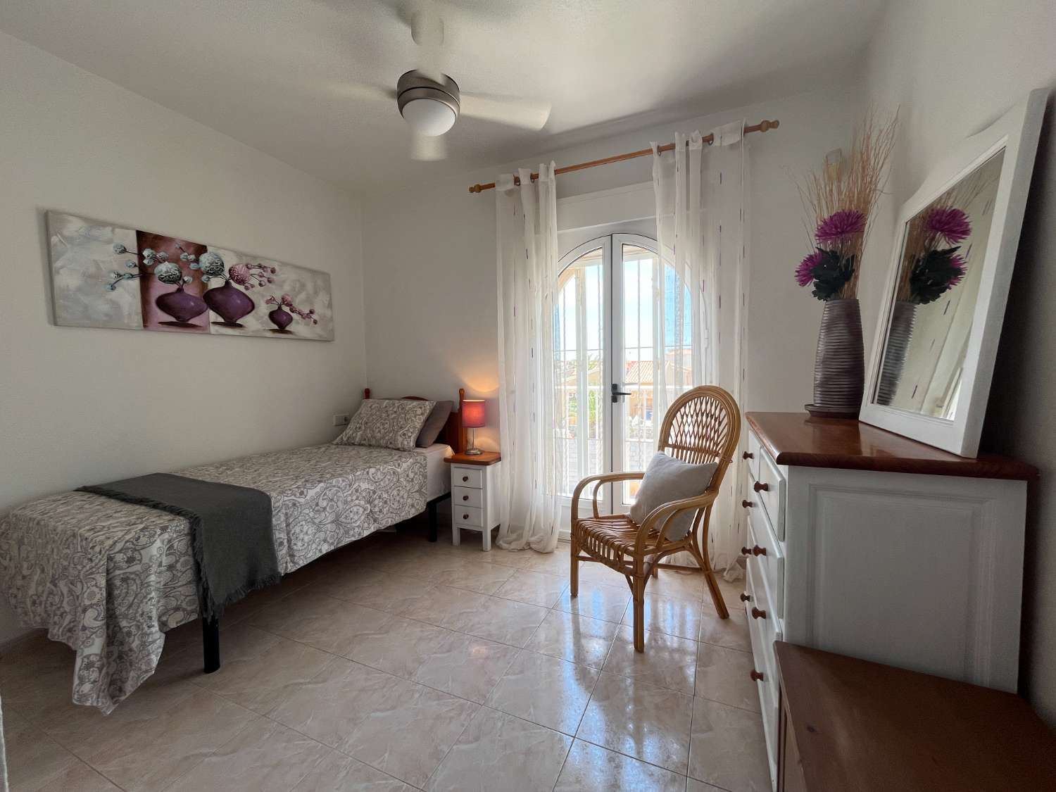 Preciosa Casa de 2 dormitorios con solárium y piscina comunitaria