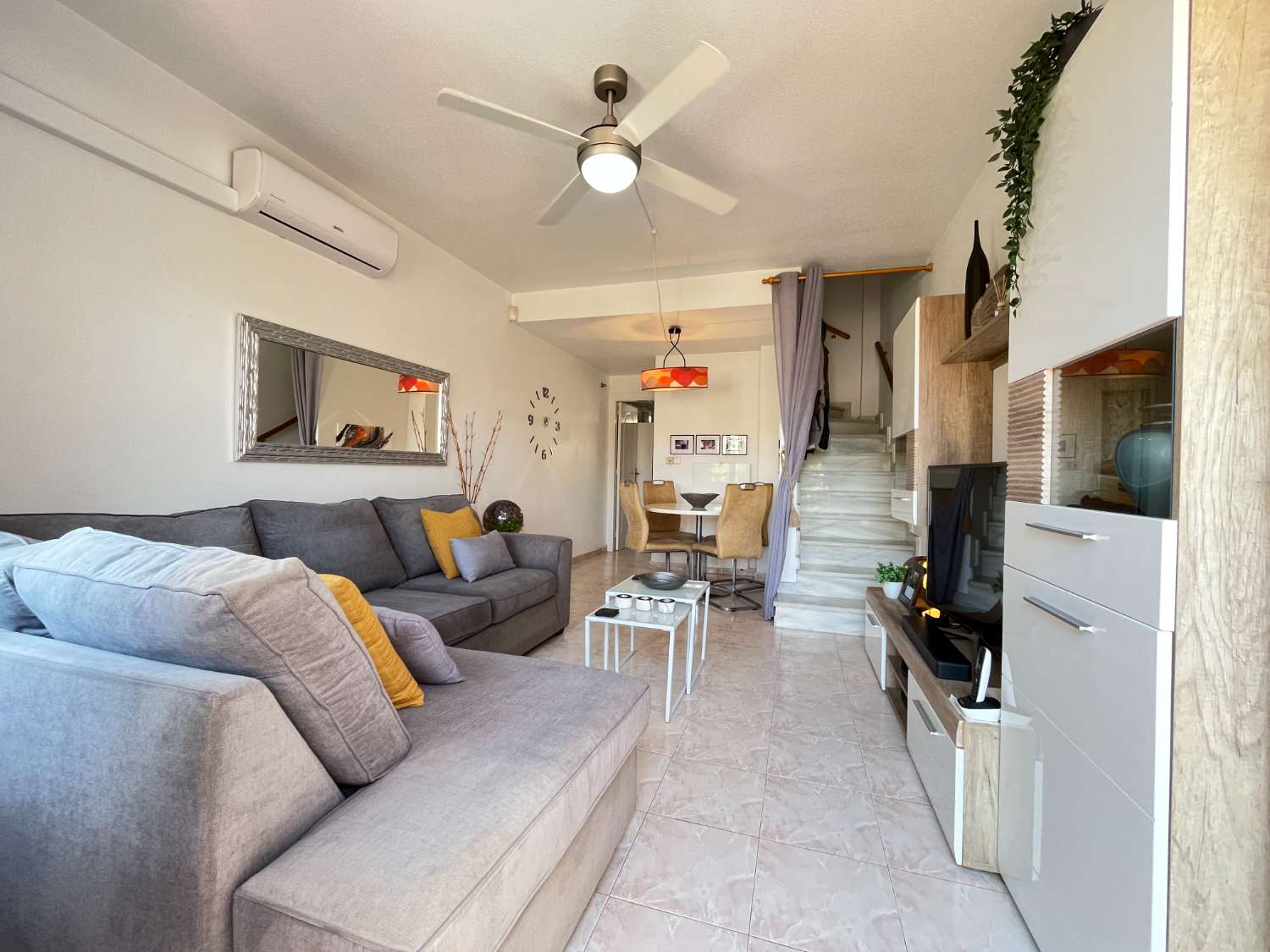 Preciosa Casa de 2 dormitorios con solárium y piscina comunitaria