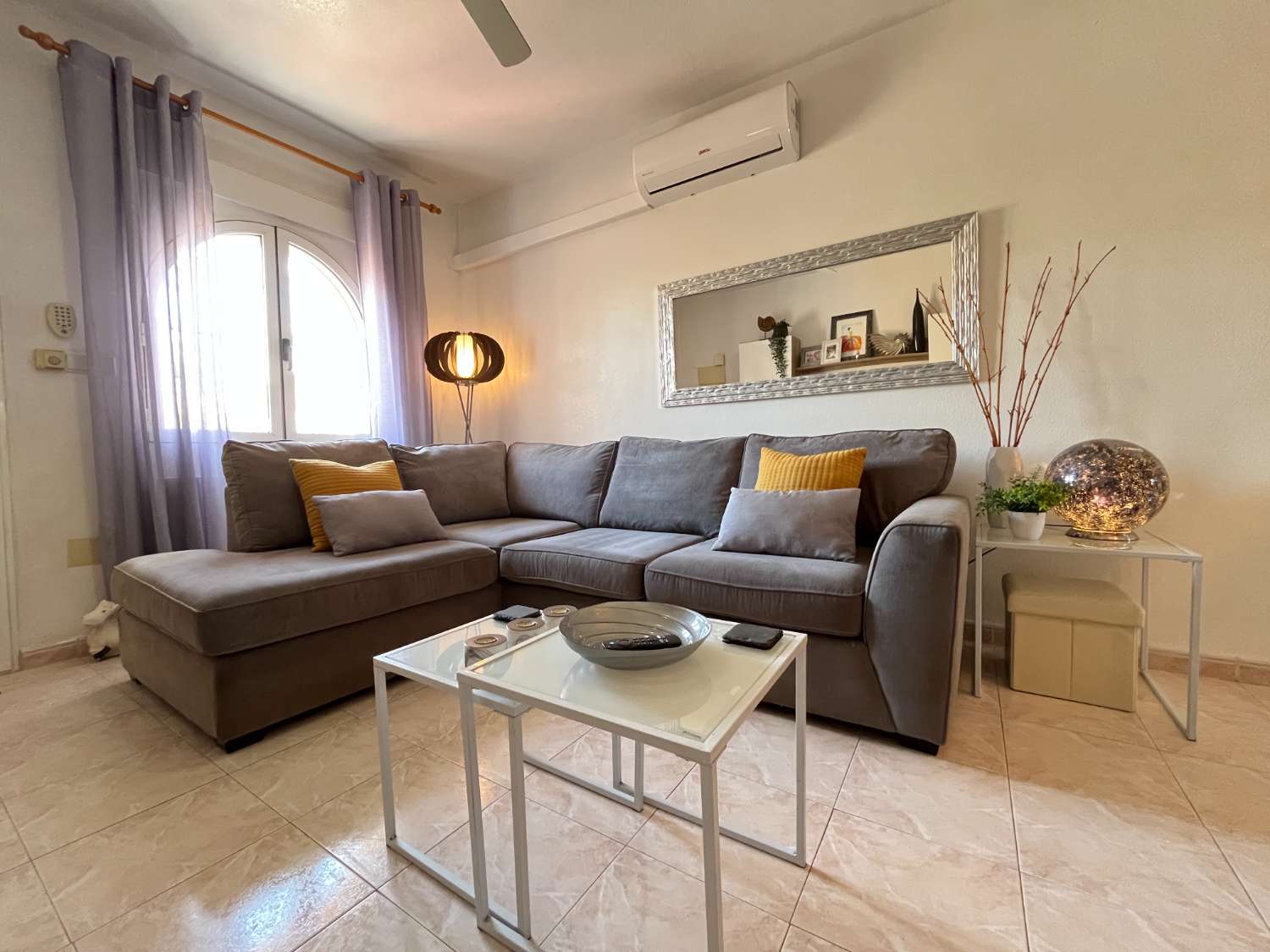 Preciosa Casa de 2 dormitorios con solárium y piscina comunitaria