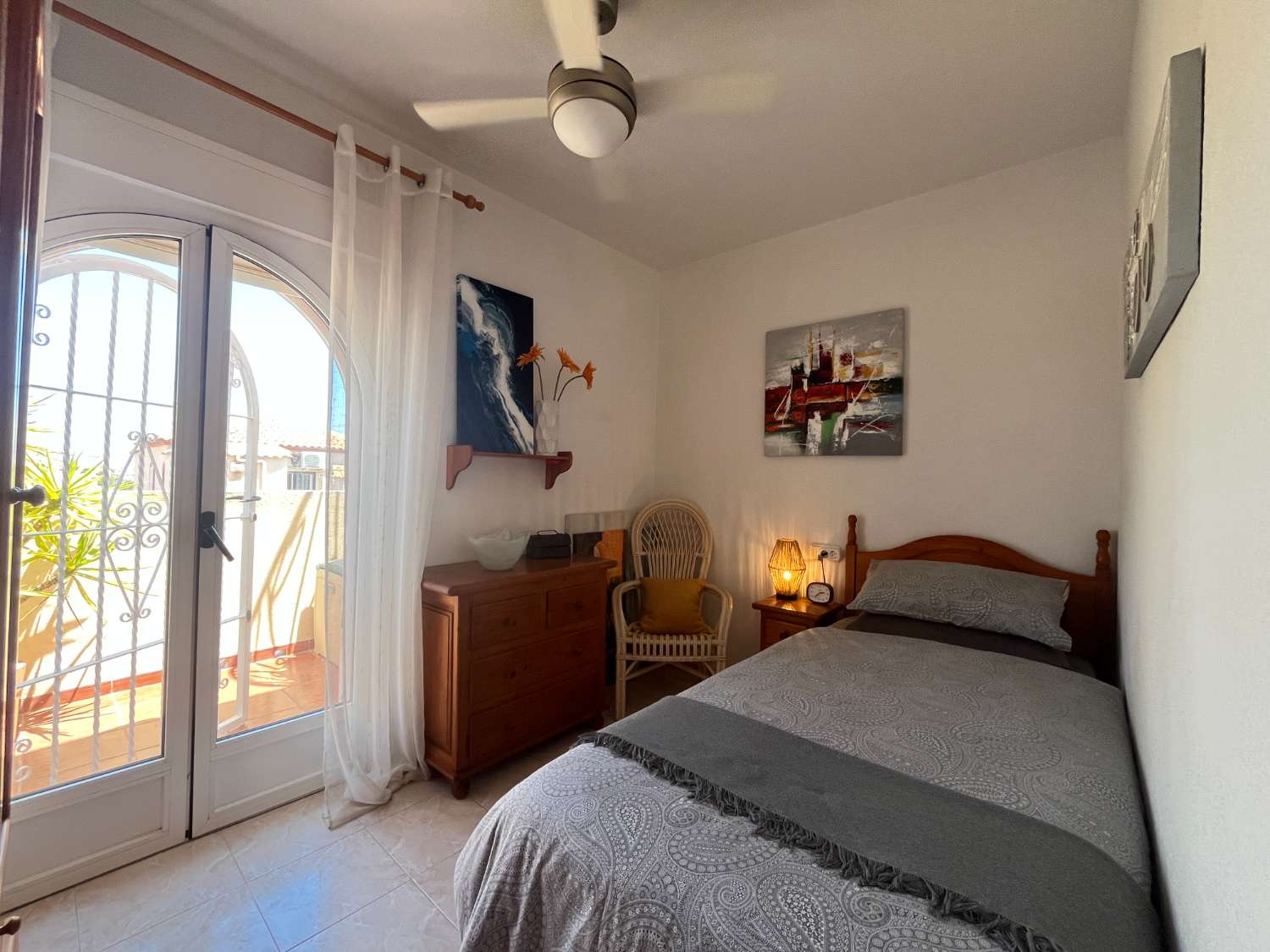 Preciosa Casa de 2 dormitorios con solárium y piscina comunitaria