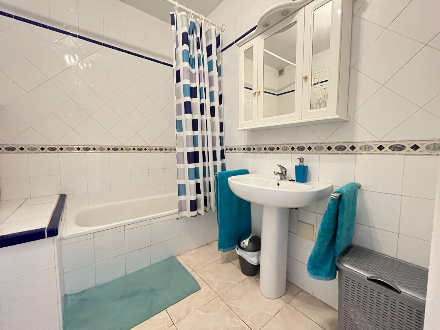 Preciosa Casa de 2 dormitorios con solárium y piscina comunitaria